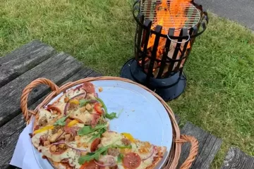 Outdoors-Pizzas-Paddlers-Rest-Glasbury